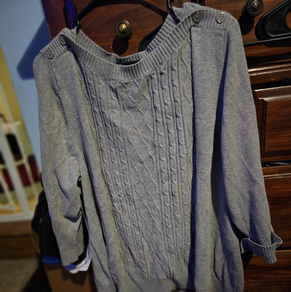 !!.            Women 3X sweater